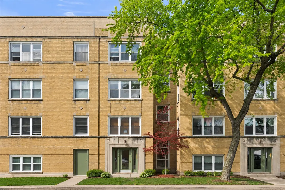 3124 W Cullom AVE #1, Chicago, IL 60618