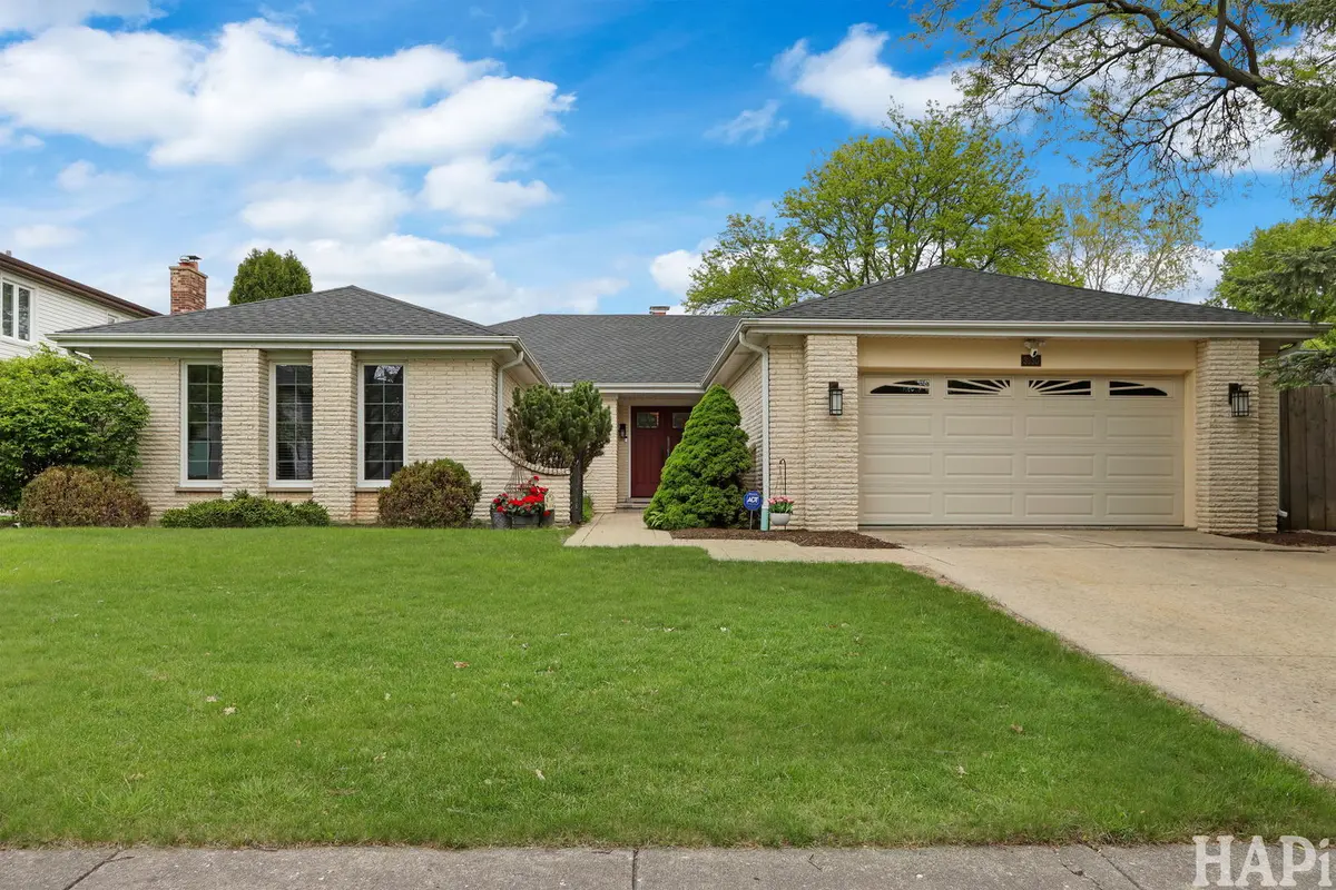 3930 Gloria CT, Glenview, IL 60025