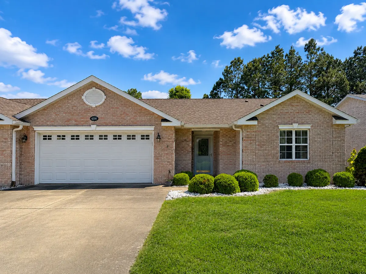 654 Lake Harbor DR, Marion, IL 62959
