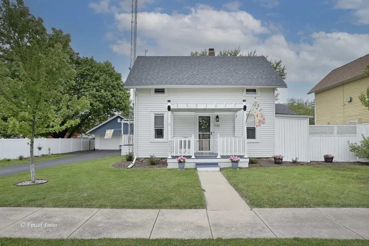 9805 Illinois ST, Hebron, IL 60034