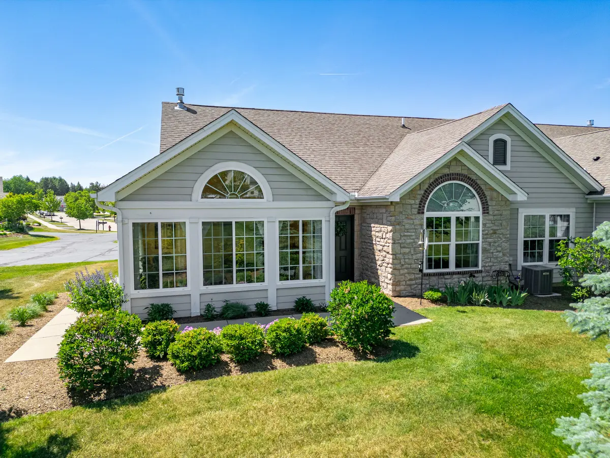 638 Handel LN, Woodstock, IL 60098