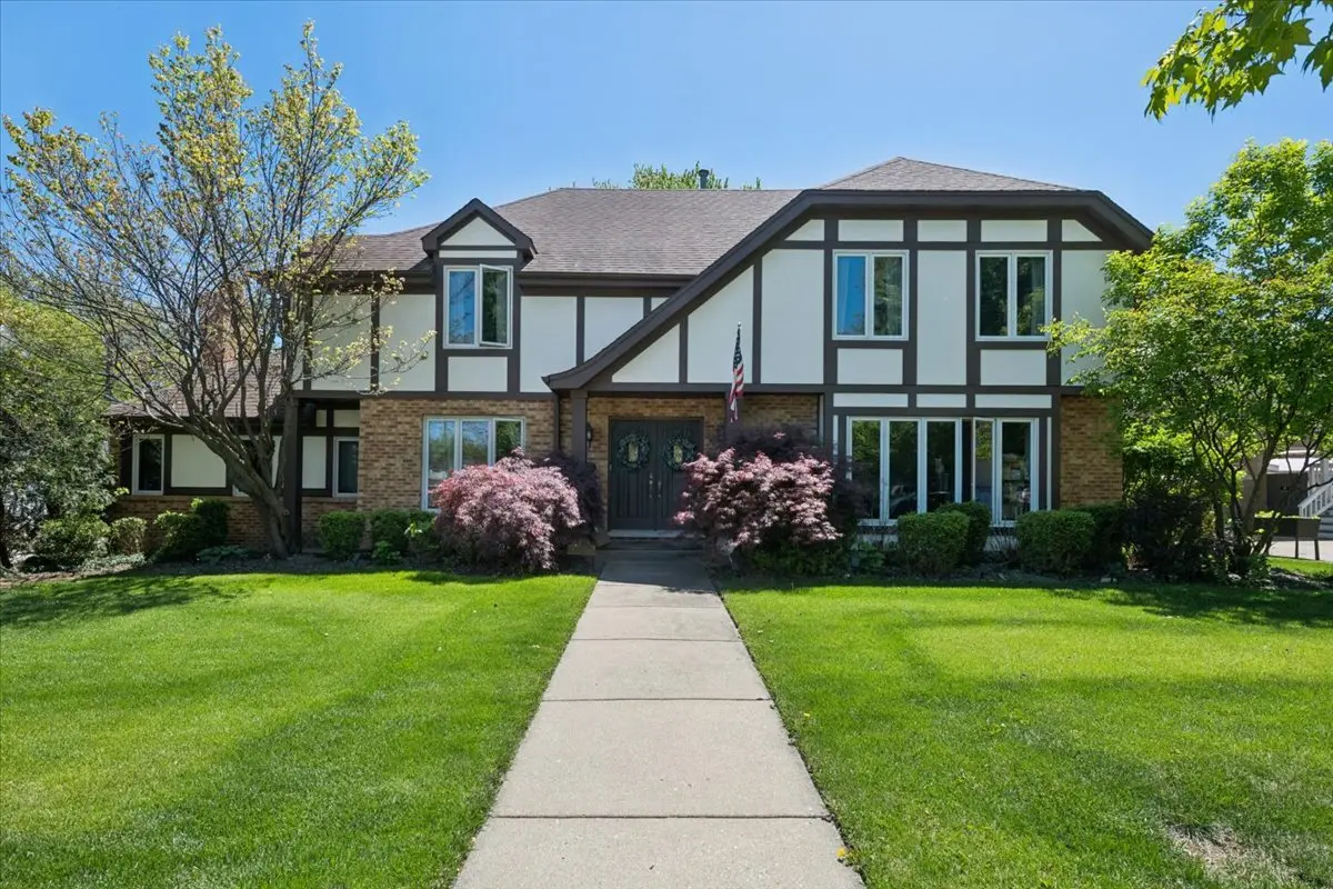 6729 W Ardmore AVE, Chicago, IL 60631