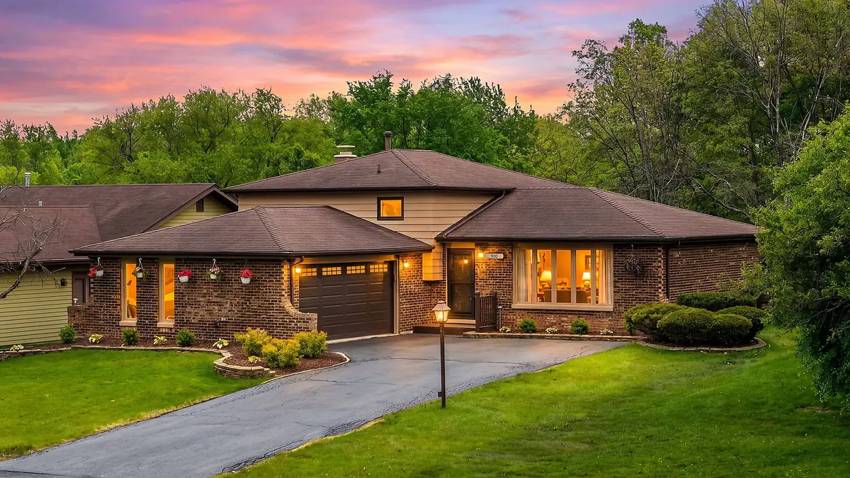 900 Carol LN, Crete, IL 60417
