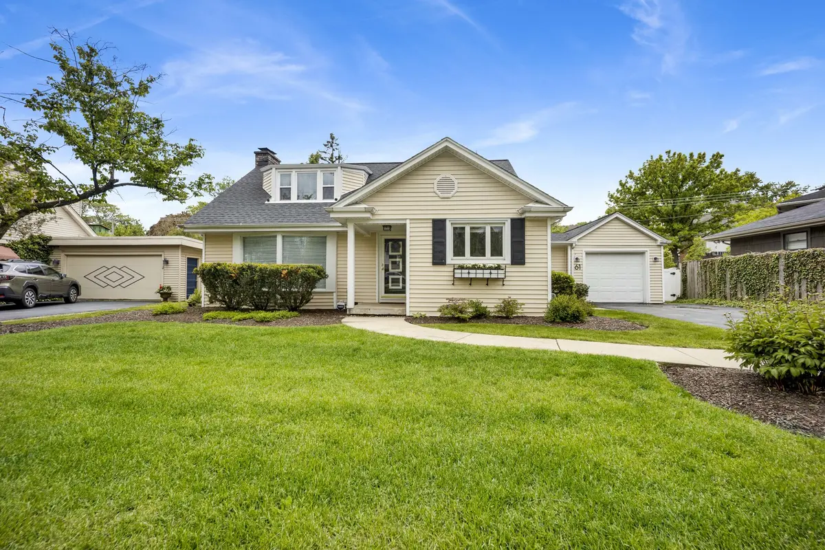 61 HARRIS AVE, Clarendon Hills, IL 60514