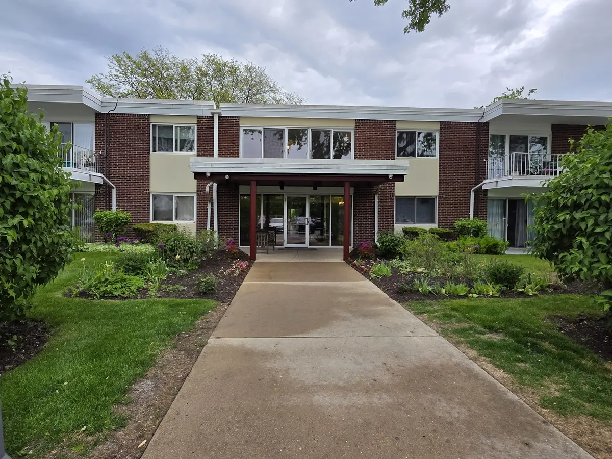 127 N Wolf RD #41A, Wheeling, IL 60090