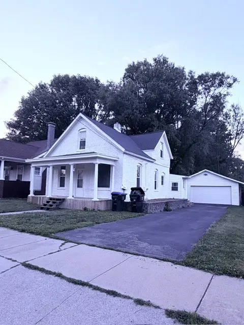 1005 W Taylor ST, Bloomington, IL 61701