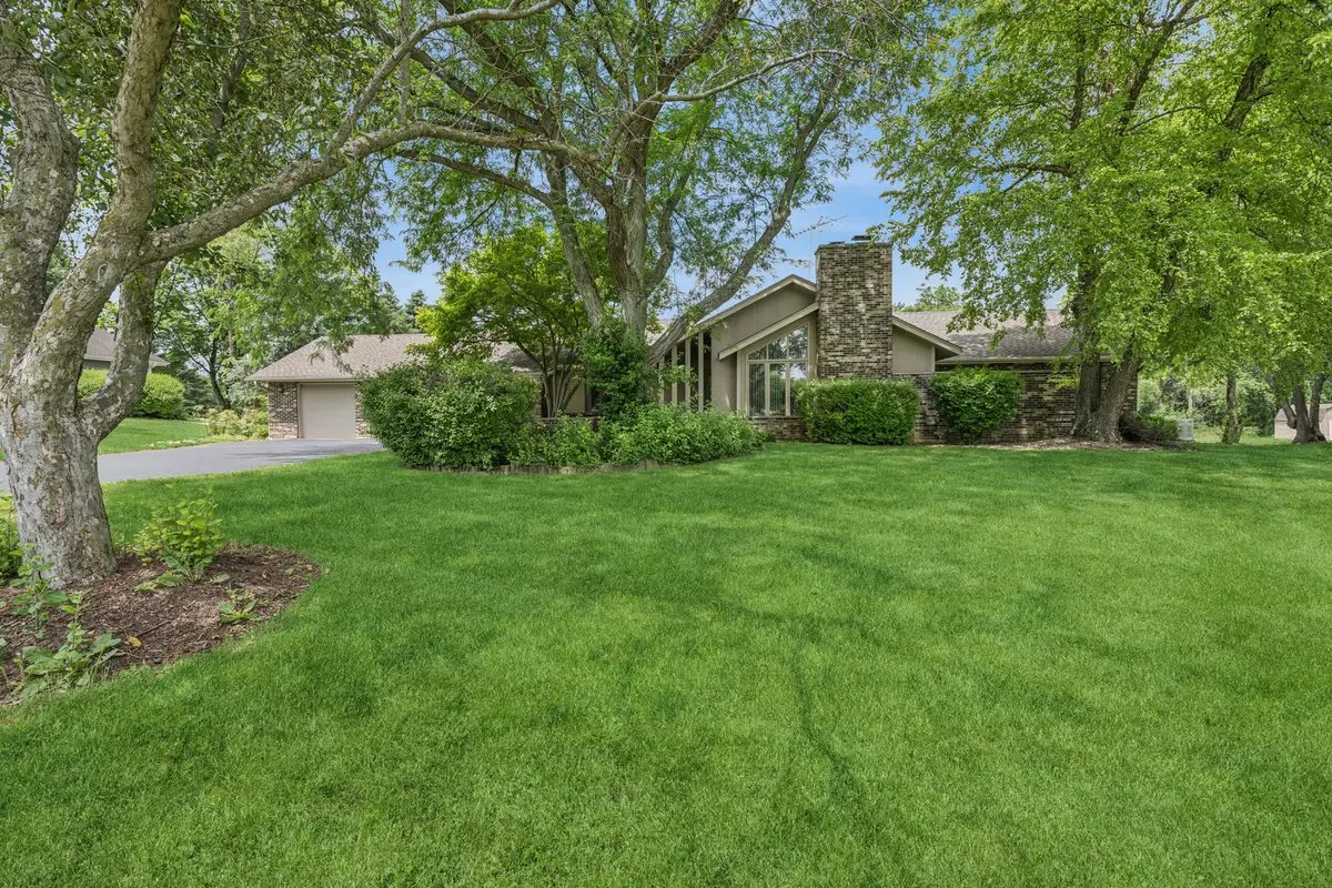 12N320 Jackson DR, Elgin, IL 60124