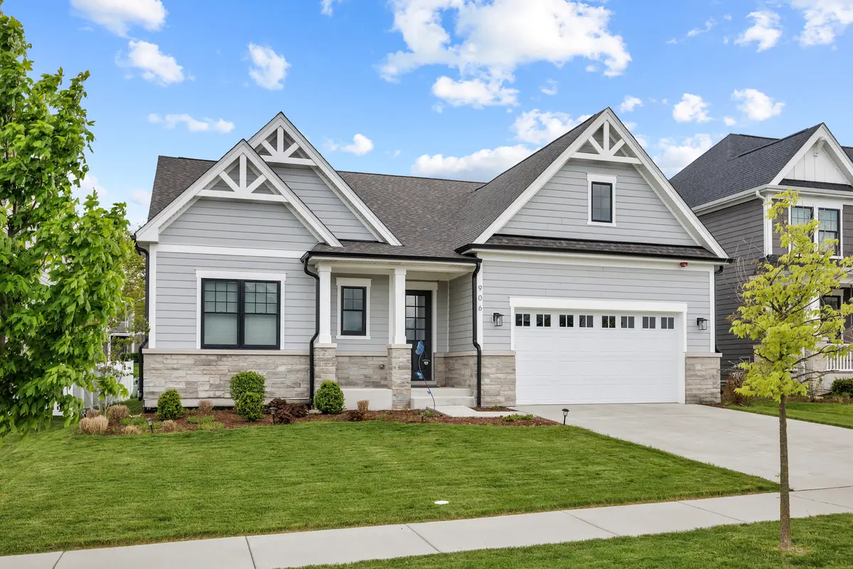 906 Cartwright LN, Schaumburg, IL 60193