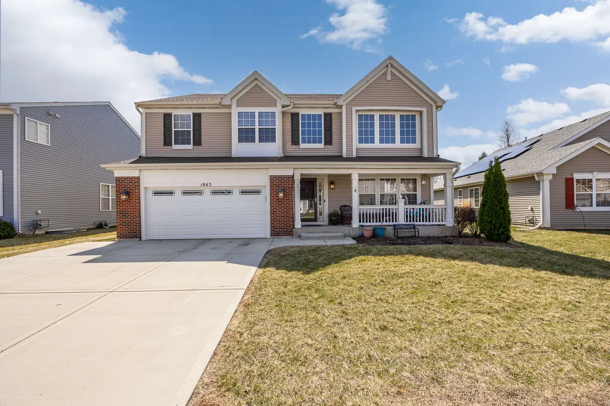 1863 Lake Bluff LN, Pingree Grove, IL 60140