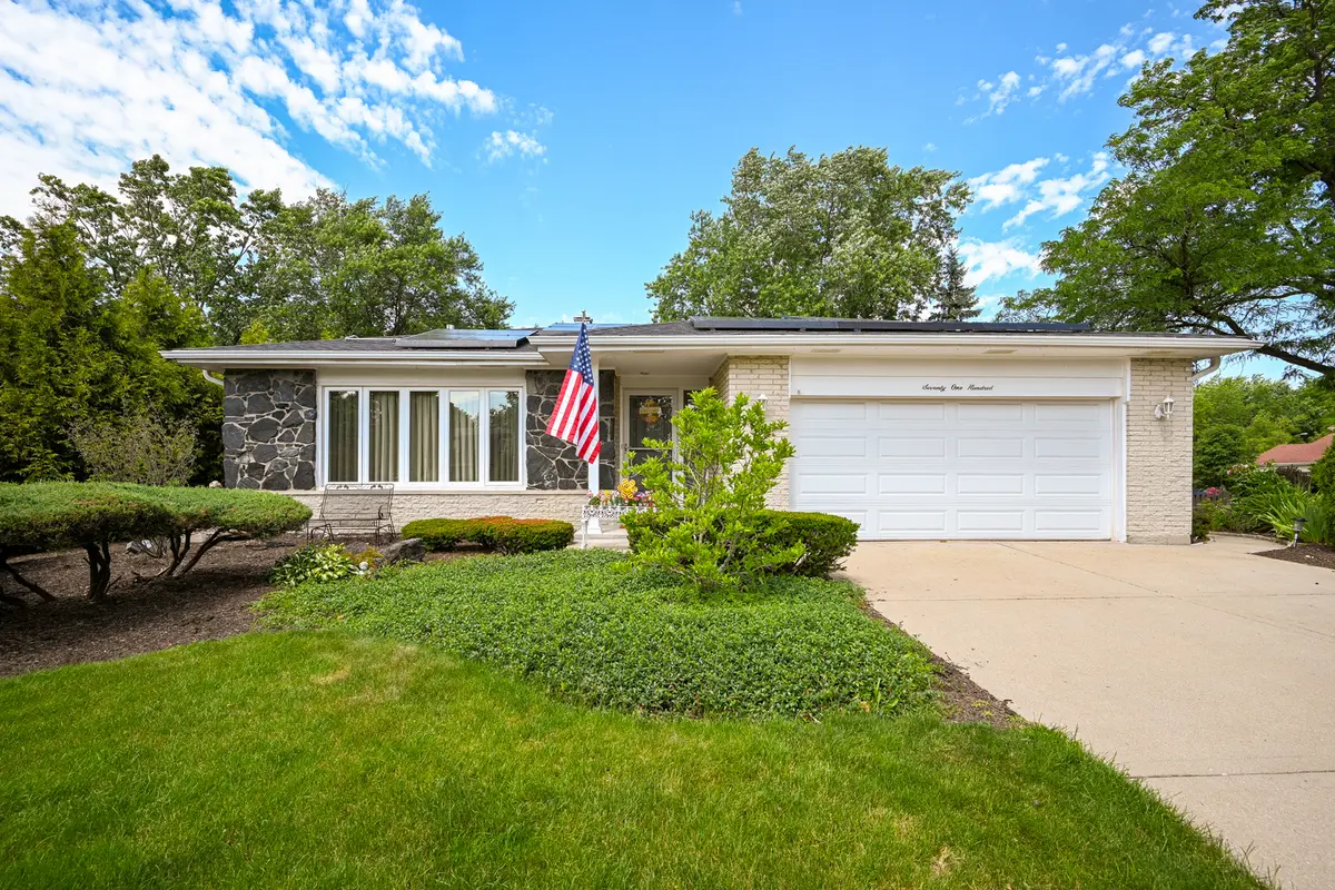 7100 Terrace DR, Downers Grove, IL 60516