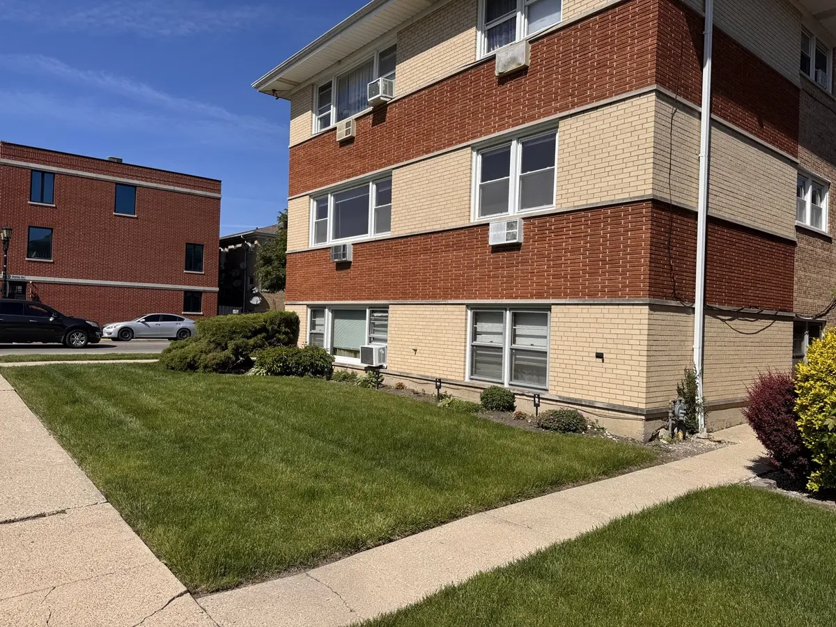 7347 W Diversey AVE W #8, Elmwood Park, IL 60707