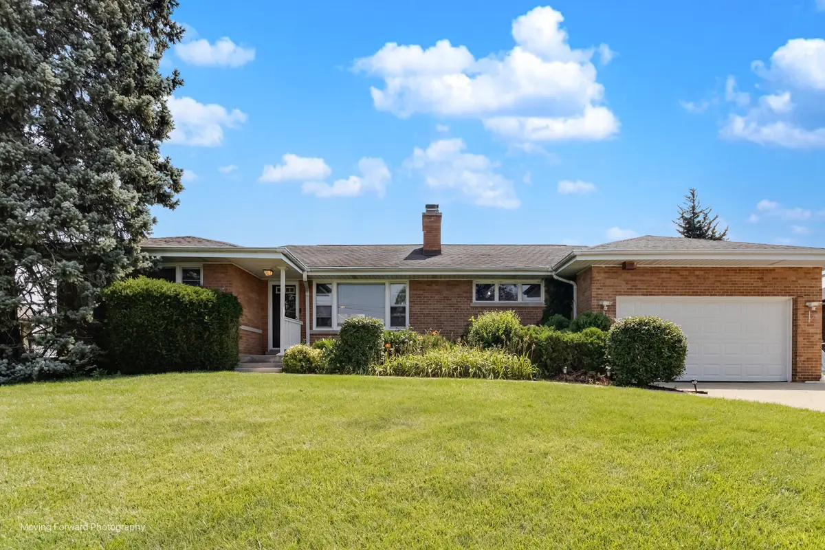125 N Oak Leaf DR, Addison, IL 60101
