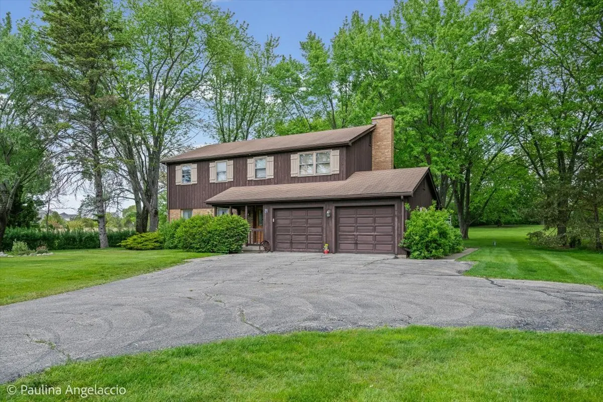 21 N Old Barrington RD, Lake Barrington, IL 60010