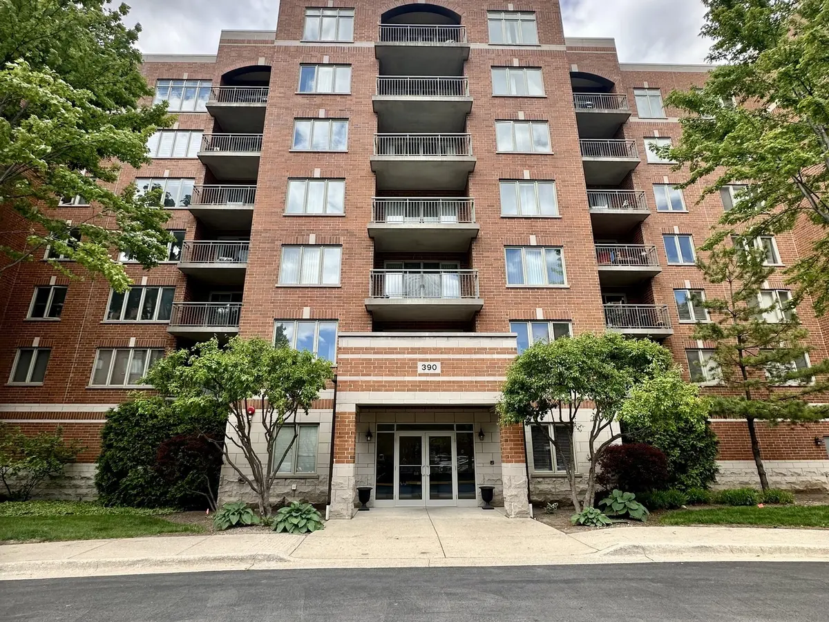 390 S Western AVE #605, Des Plaines, IL 60016