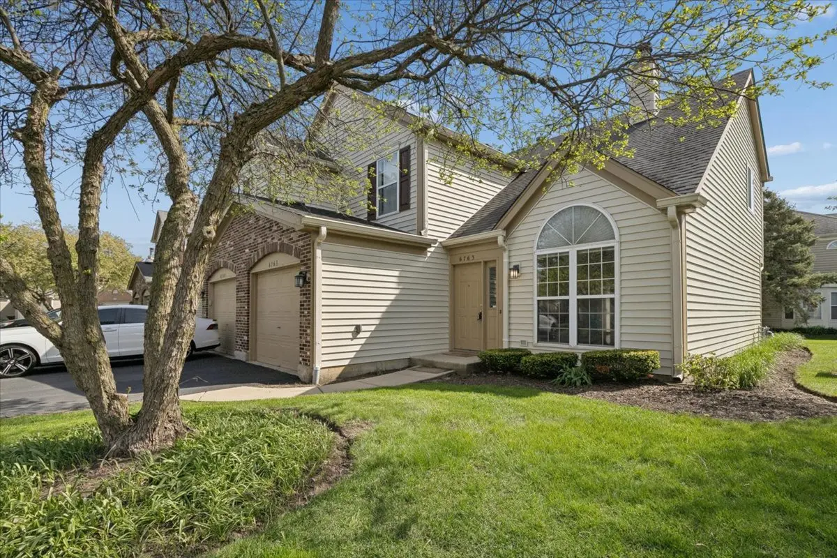 6763 Roanoake CT, Gurnee, IL 60031