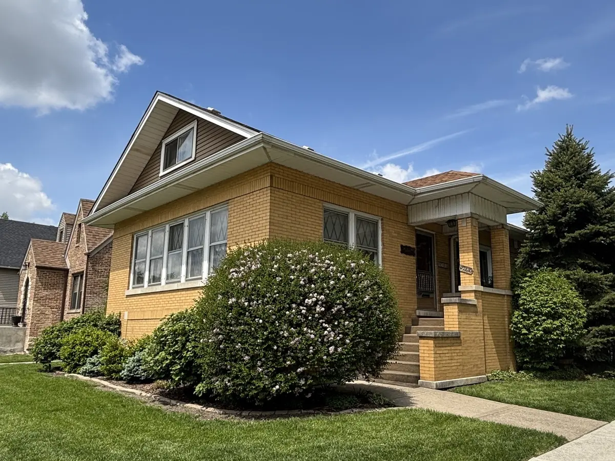 9100 Sheridan AVE, Brookfield, IL 60513