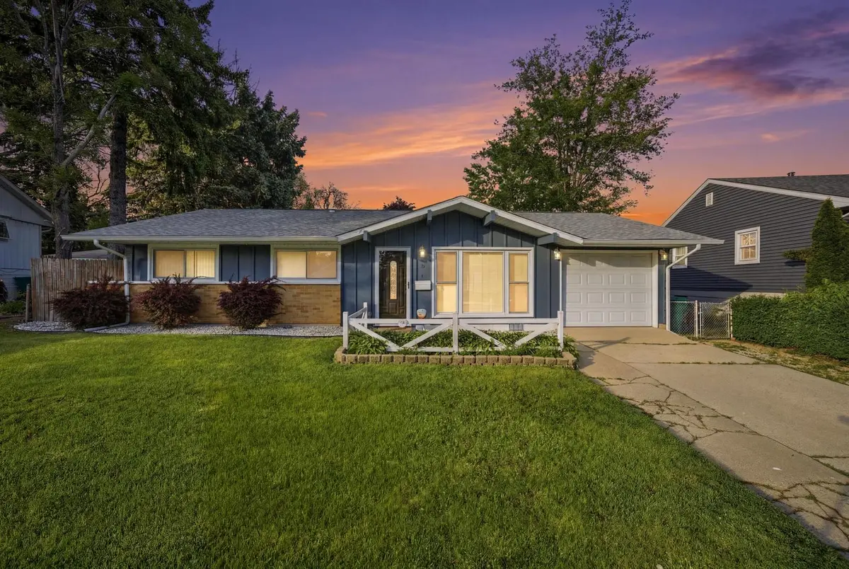 6 Beacon AVE, Romeoville, IL 60446