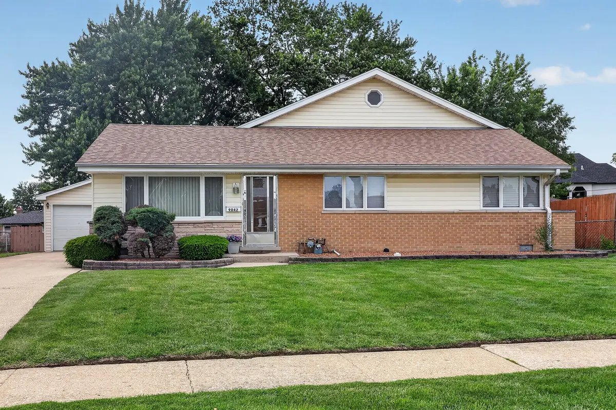 9042 Fairlane DR, Bridgeview, IL 60455