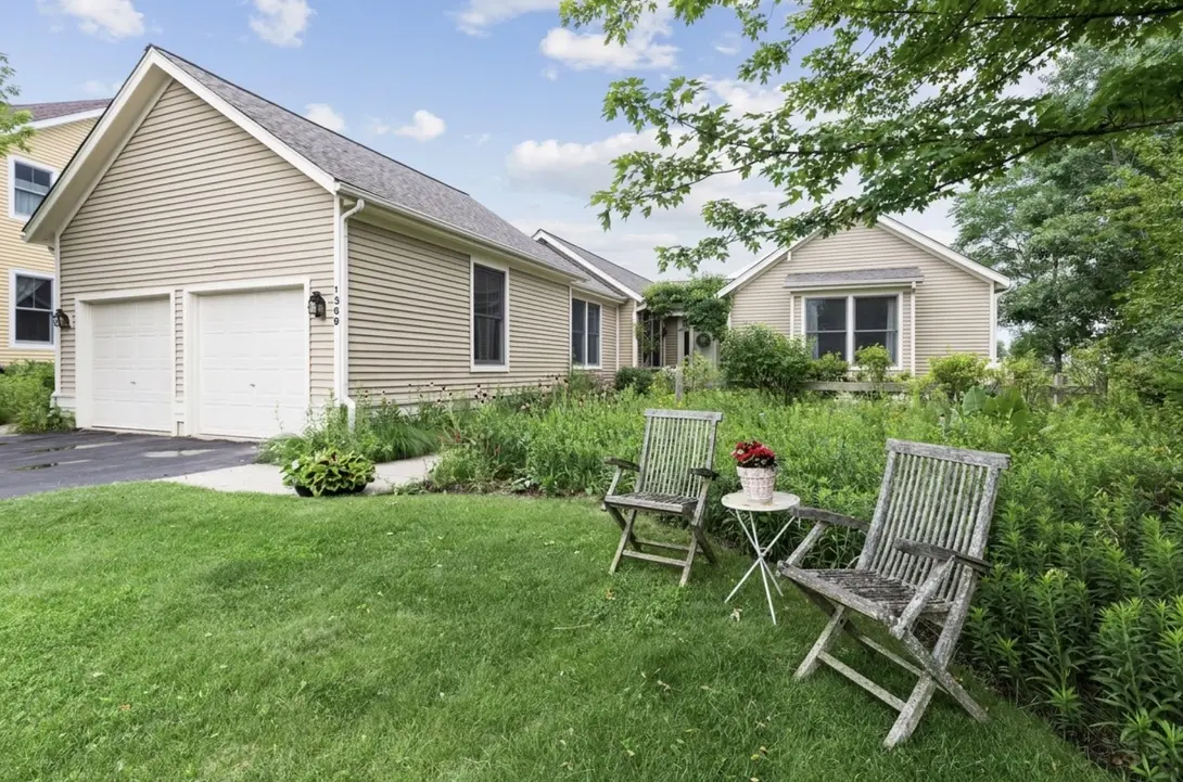 1369 Calamus LN, Grayslake, IL 60030