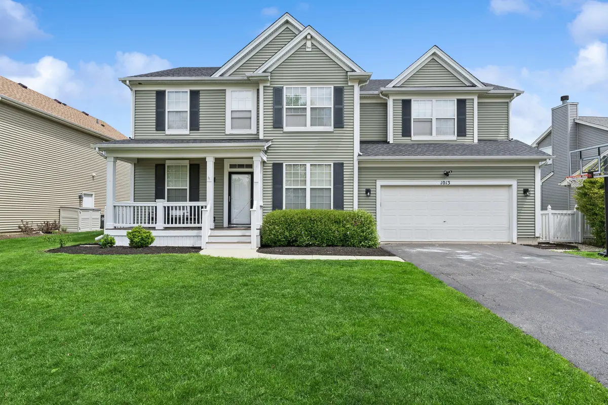 1013 Club Lake DR, Antioch, IL 60002