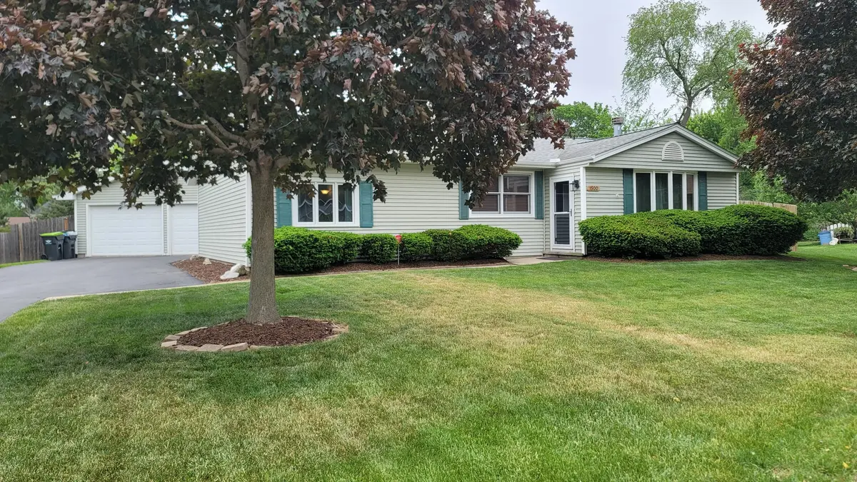 1500 Woodland DR, Sycamore, IL 60178