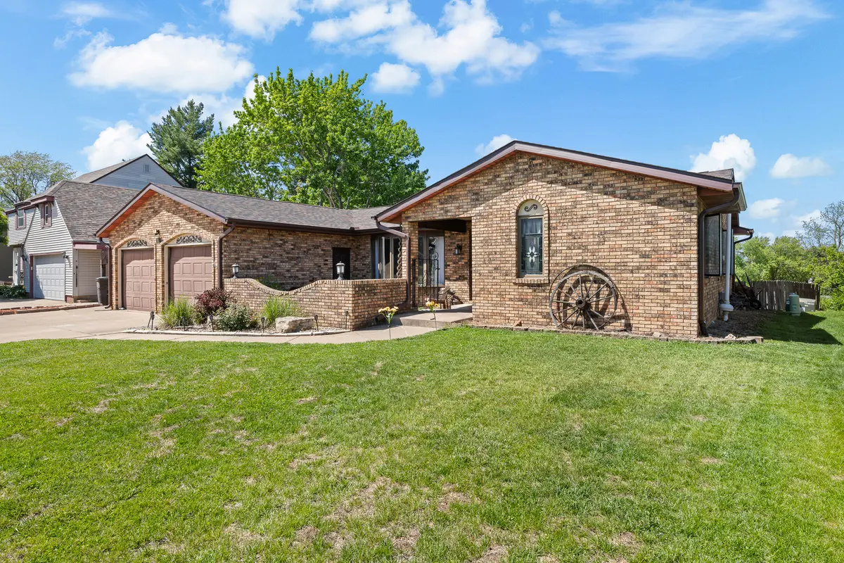 1705 85th AVE W, Rock Island, IL 61201