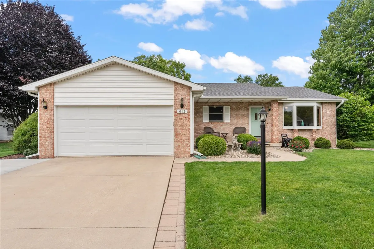613 Crestwood DR, Champaign, IL 61822