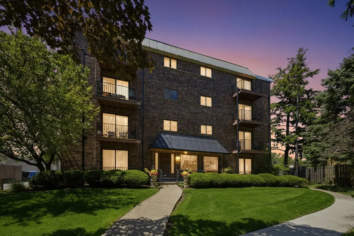 2218 N Newland AVE #401, Chicago, IL 60707
