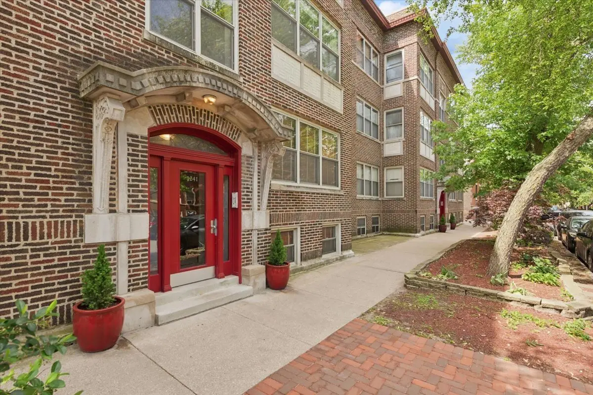 1241 W Rosemont AVE #3W, Chicago, IL 60660