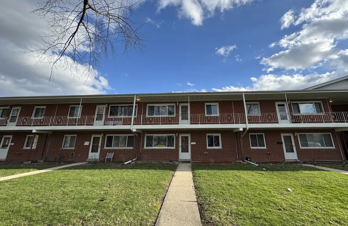 633 Dulles RD #B, Des Plaines, IL 60016