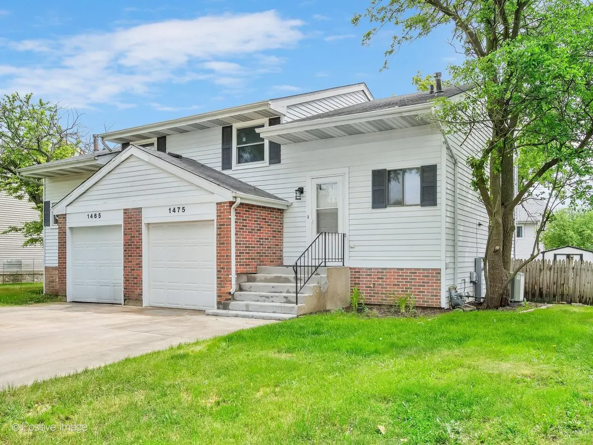 1475 Merrimac LN, Hanover Park, IL 60133