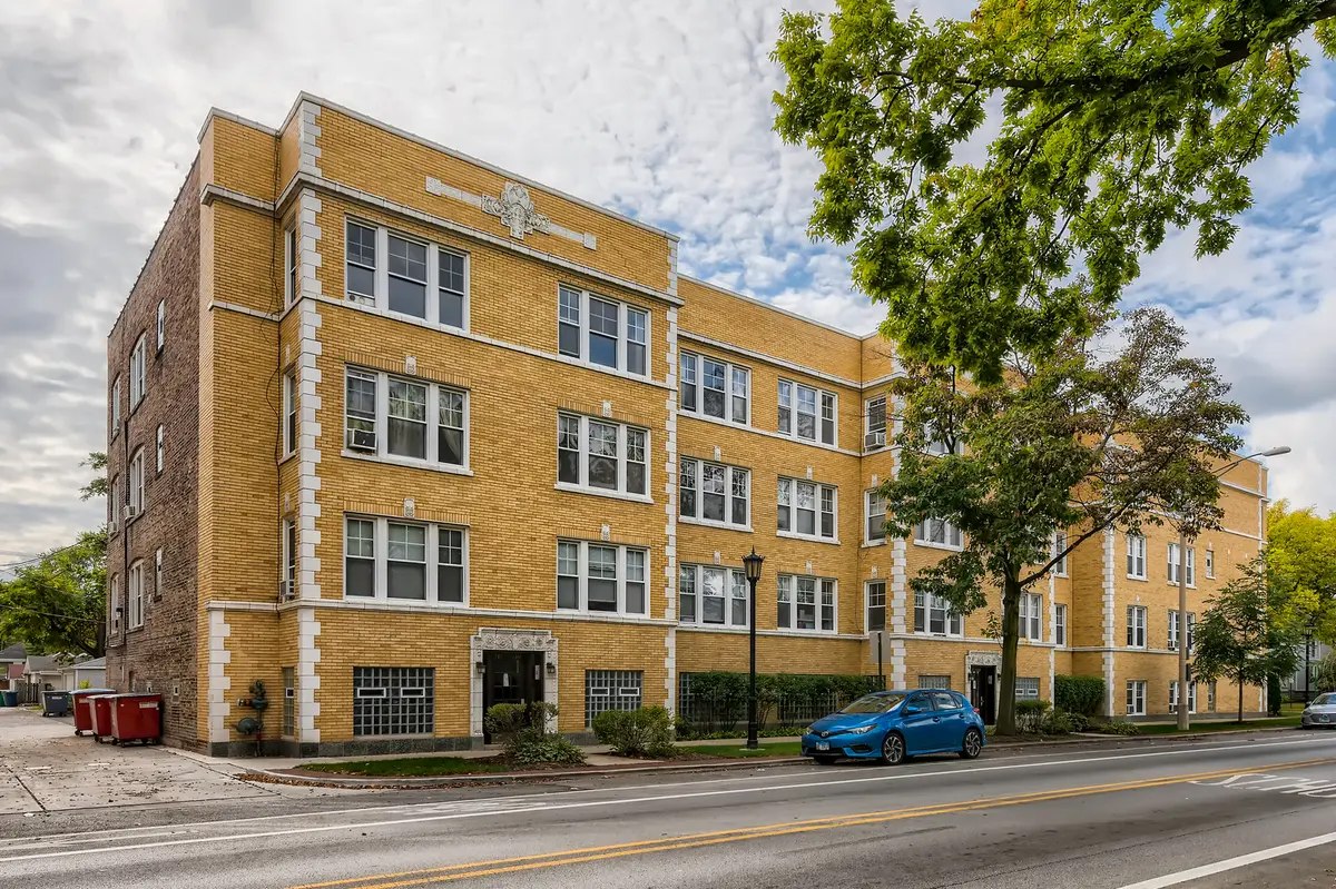 219 Chicago AVE #2, Oak Park, IL 60302