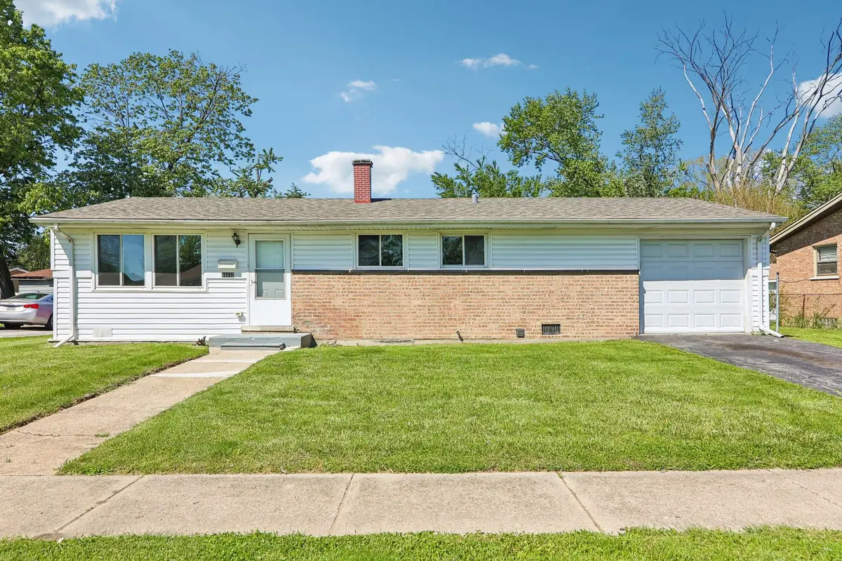16032 Circle DR, Markham, IL 60428