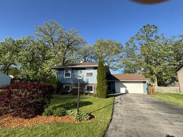 203 CEDARWOOD LN, Antioch, IL 60002