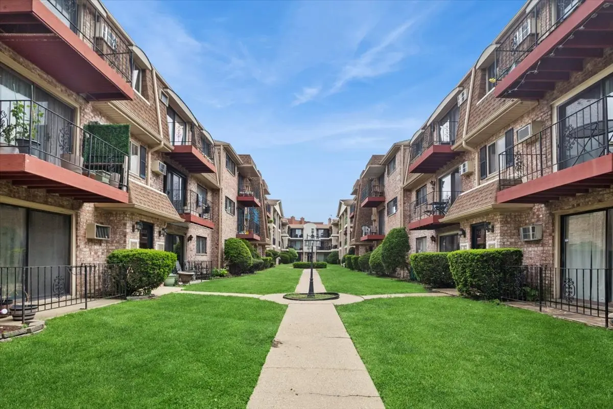 5309 N Delphia AVE #209, Chicago, IL 60656