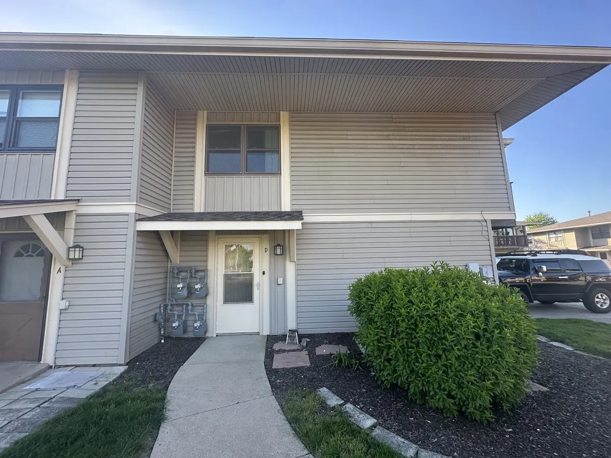 5700 Dutch Mill CT #D, Hanover Park, IL 60133