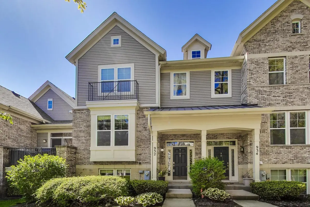932 Tuscany DR, Streamwood, IL 60107