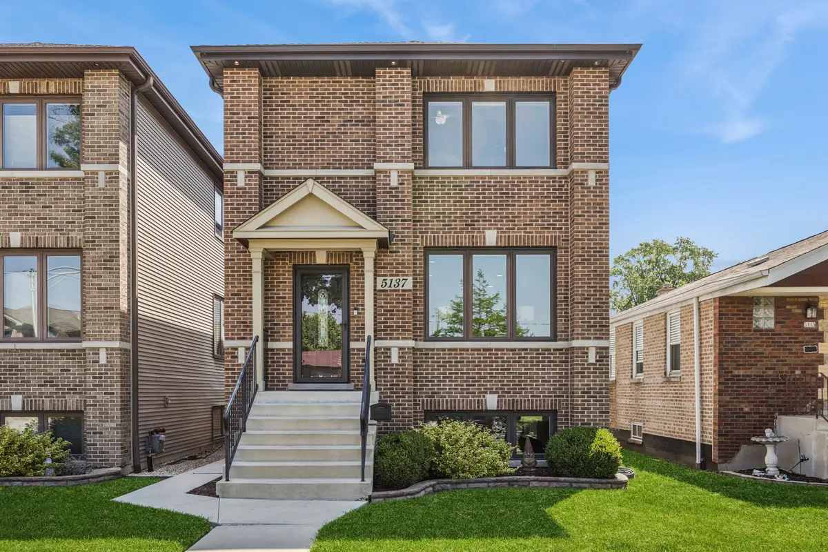 5137 S Mobile AVE, Chicago, IL 60638