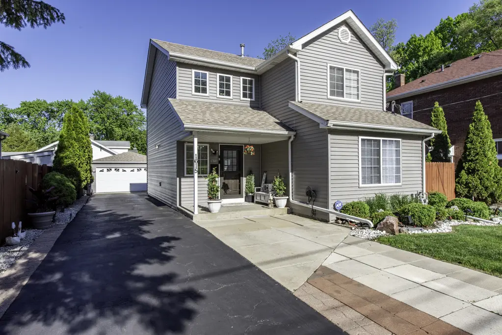 1615 N Sheridan RD, Waukegan, IL 60085
