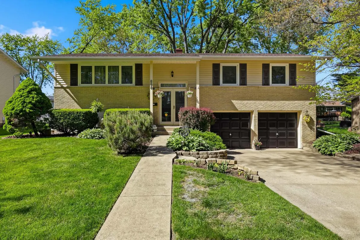 898 E Schirra DR, Palatine, IL 60074