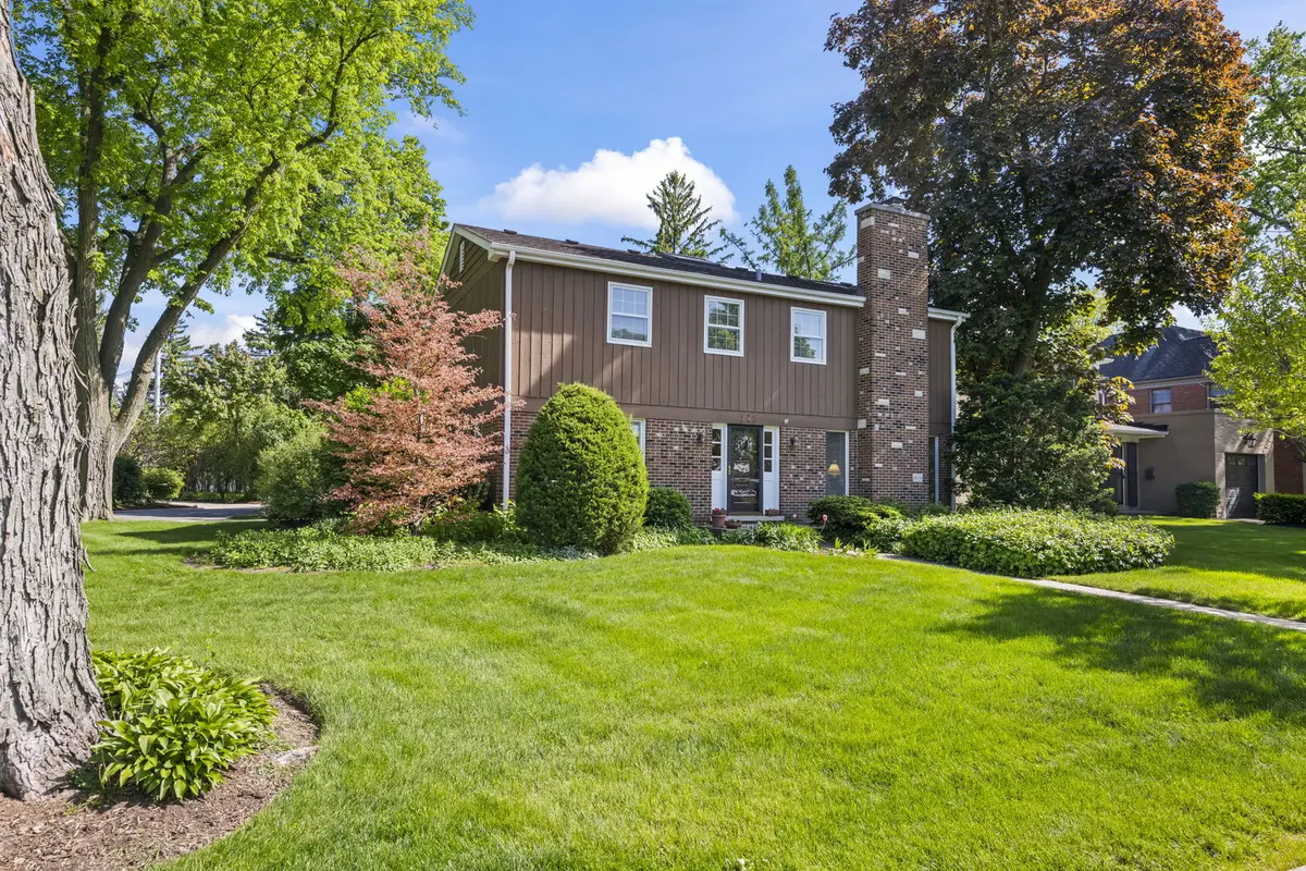 512 S Bristol LN, Arlington Heights, IL 60005