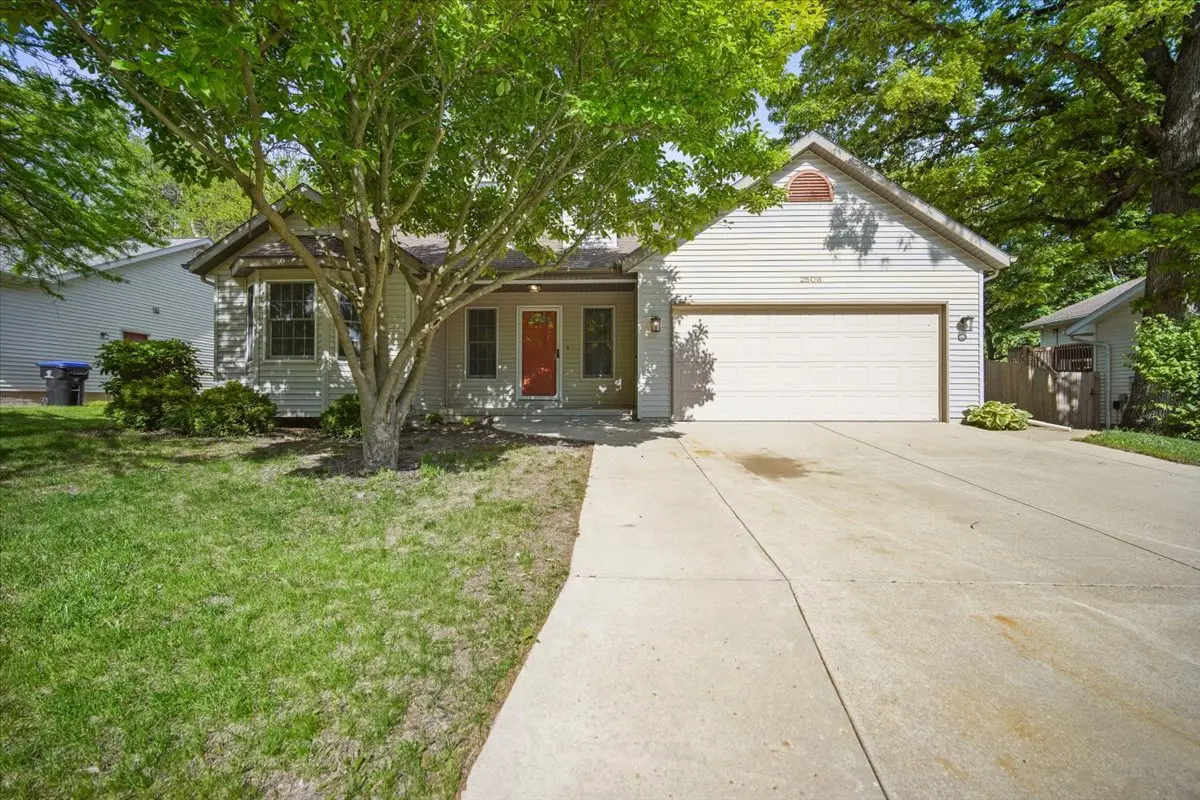 2506 Timberview DR, Bloomington, IL 61701