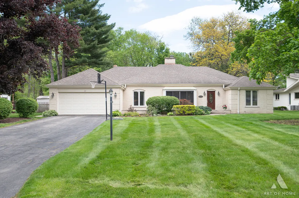 22 Essex LN, Lincolnshire, IL 60069