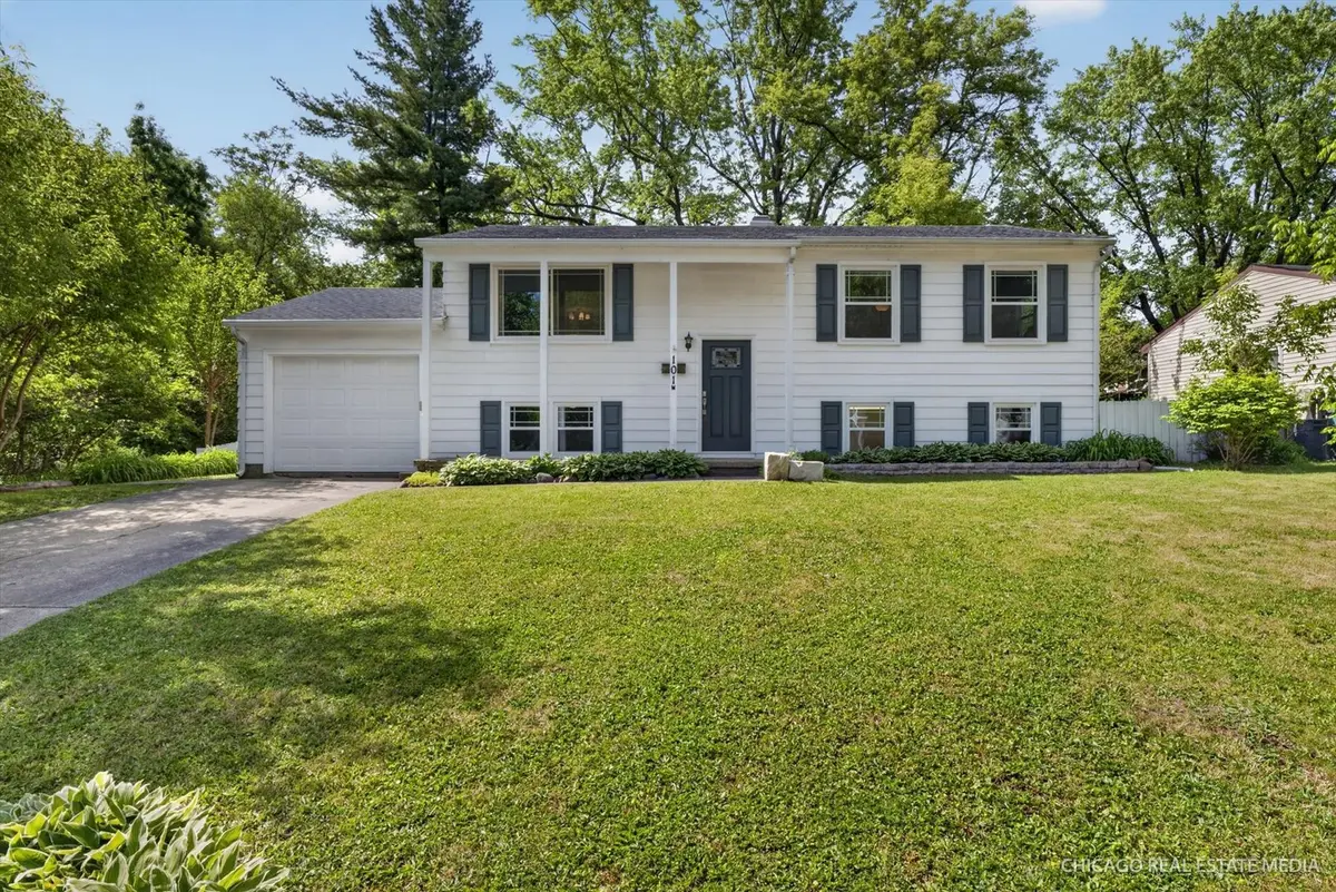 101 W Melody LN, Woodstock, IL 60098