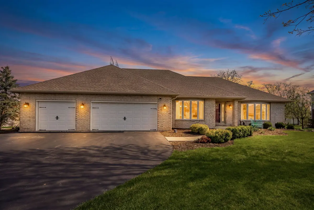 13201 Meadow Hill LN, Lemont, IL 60439