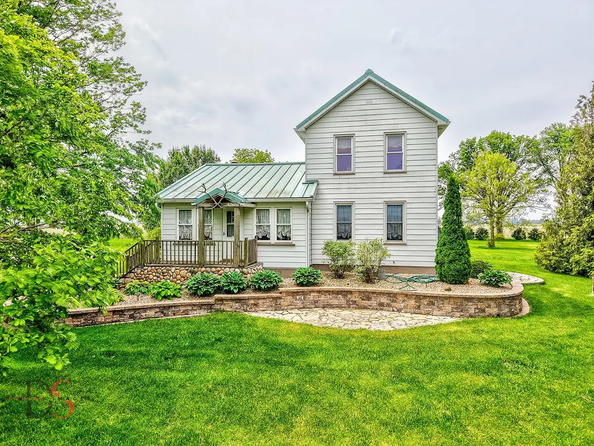 7672 E 3300 North RD, Streator, IL 61364