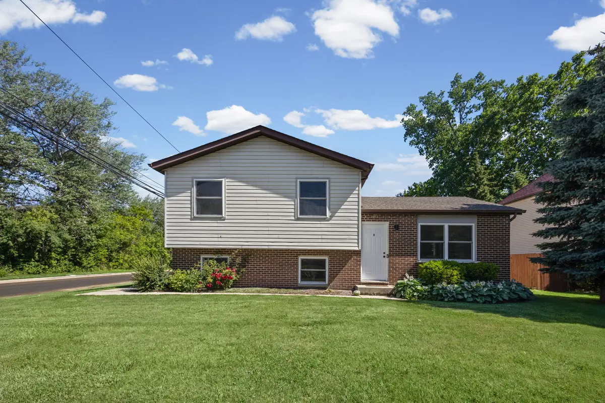 2948 Argonne DR, North Chicago, IL 60064