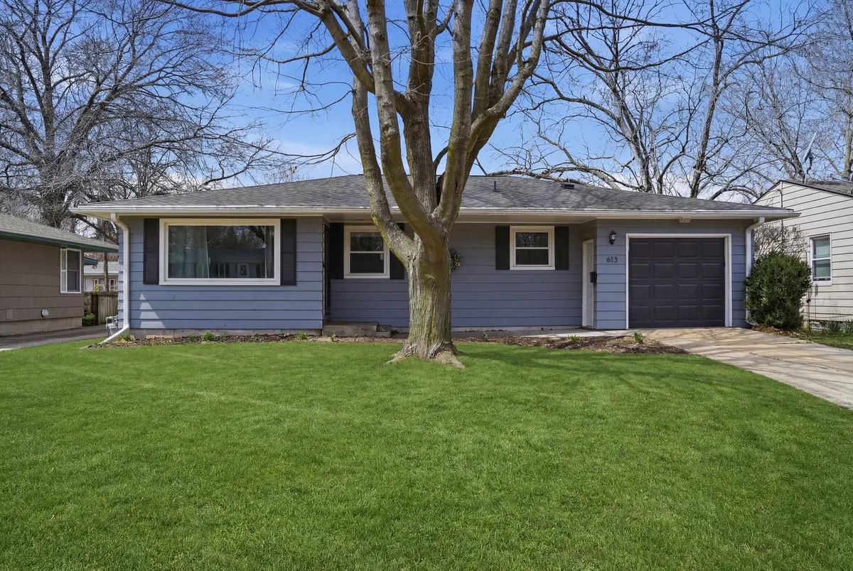 613 Garden Walk, Dixon, IL 61021