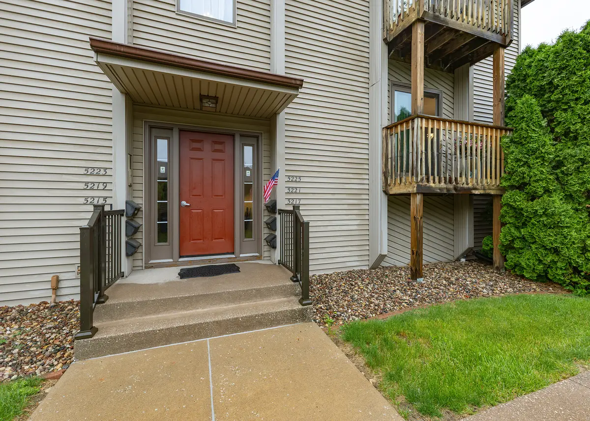 5221 26th Ave A CT #4, Moline, IL 61265