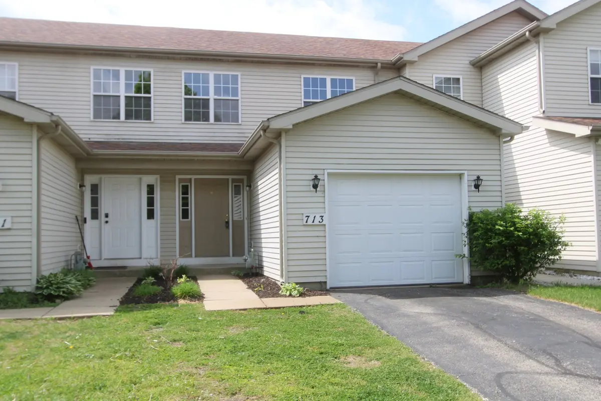 713 Carlisle DR, Woodstock, IL 60098